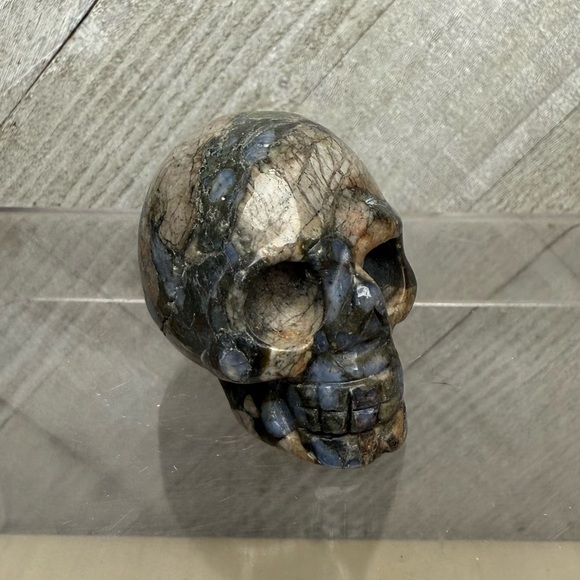 Que Sera Skull Crystal Stone Carving Figurine Statue - Picture 3 of 6